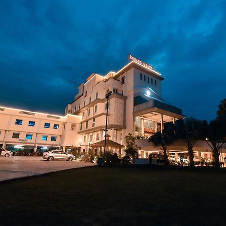 Konark Grand Hotel Mirzāpur Exteriör bild