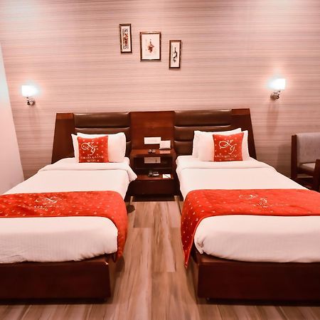 Konark Grand Hotel Mirzāpur Exteriör bild