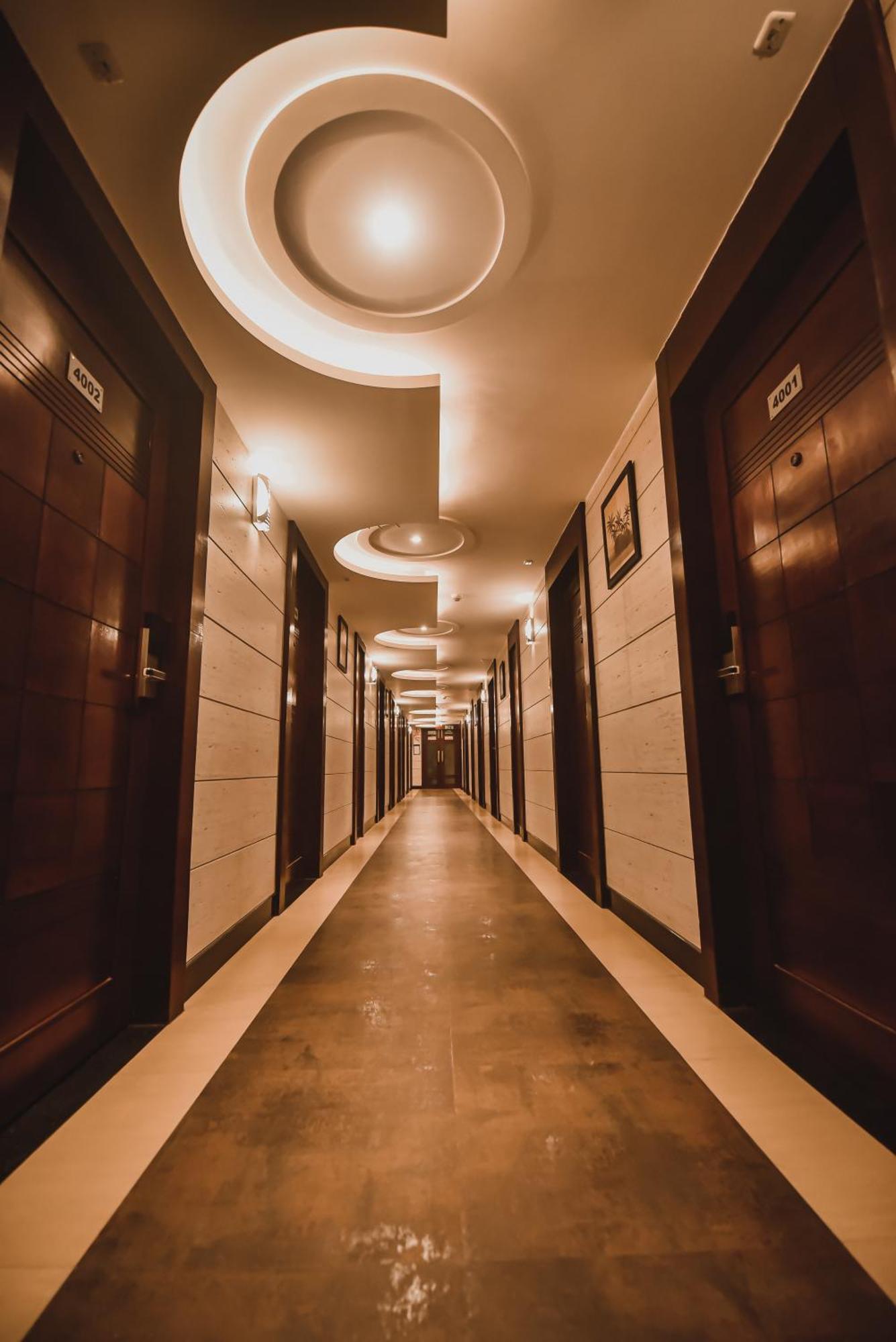 Konark Grand Hotel Mirzāpur Exteriör bild