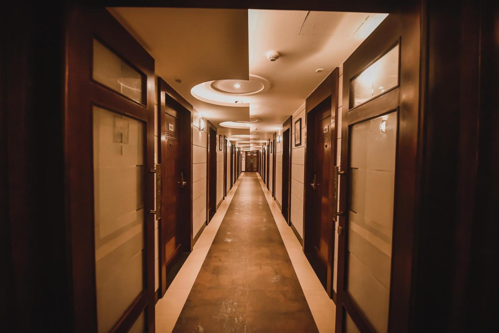 Konark Grand Hotel Mirzāpur Exteriör bild