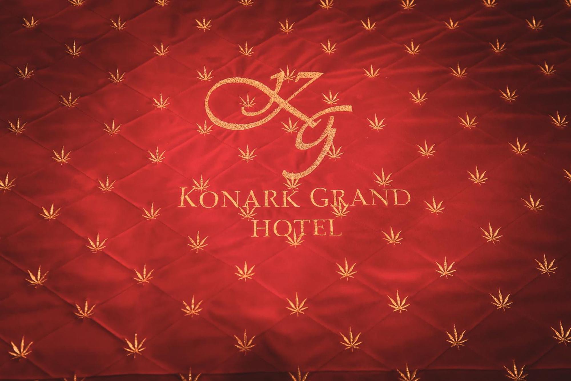 Konark Grand Hotel Mirzāpur Exteriör bild