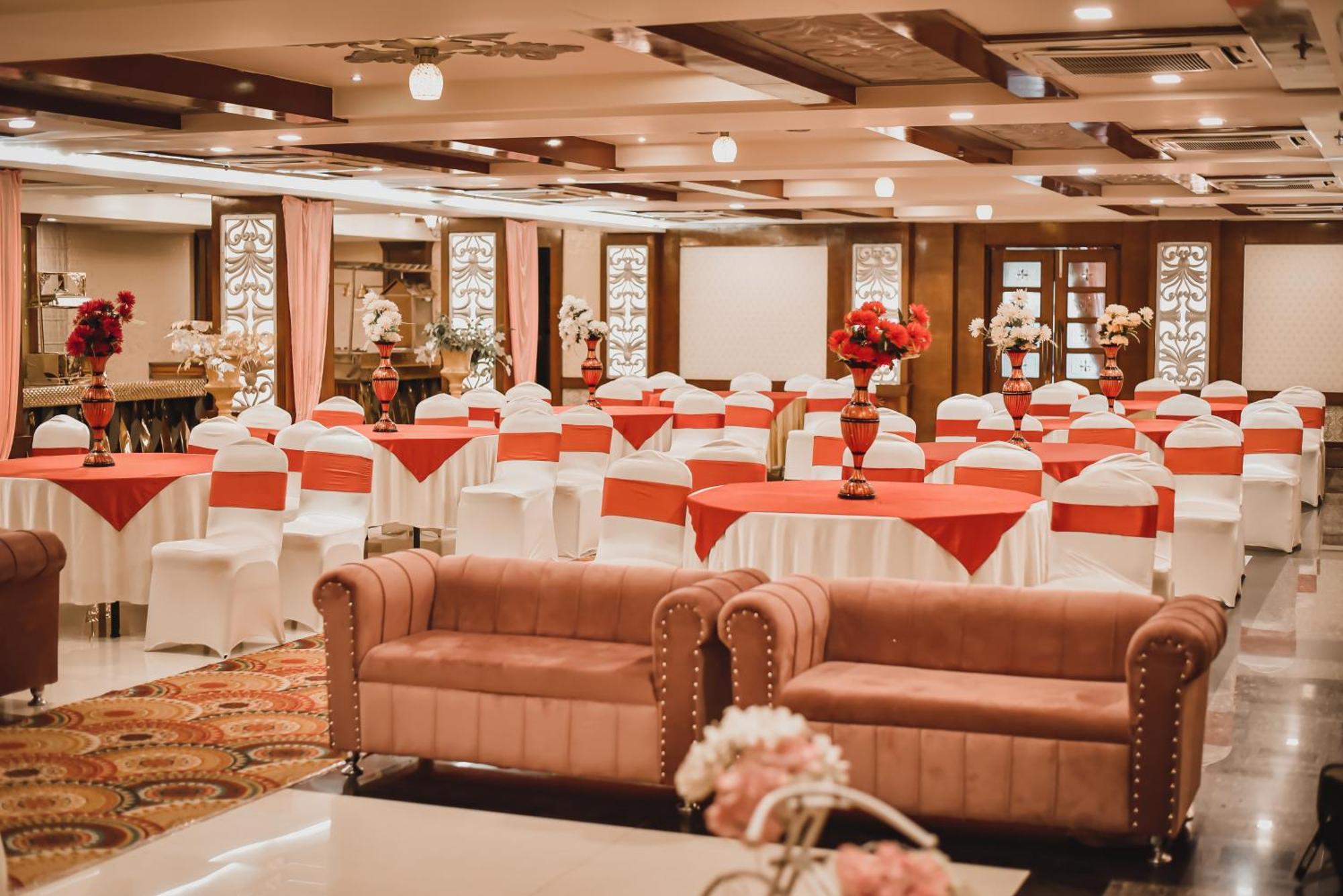 Konark Grand Hotel Mirzāpur Exteriör bild