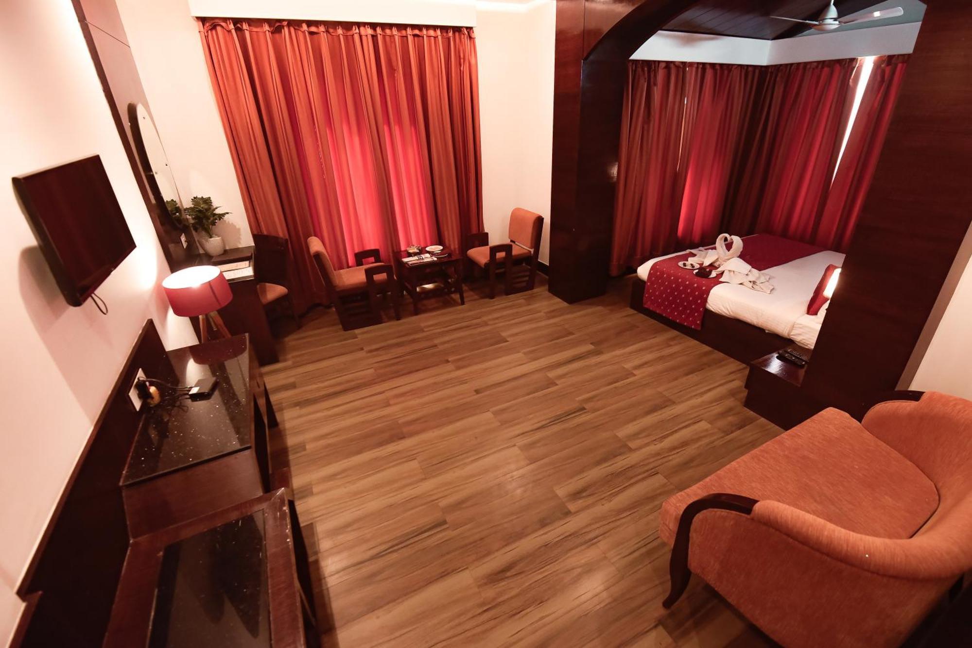 Konark Grand Hotel Mirzāpur Exteriör bild