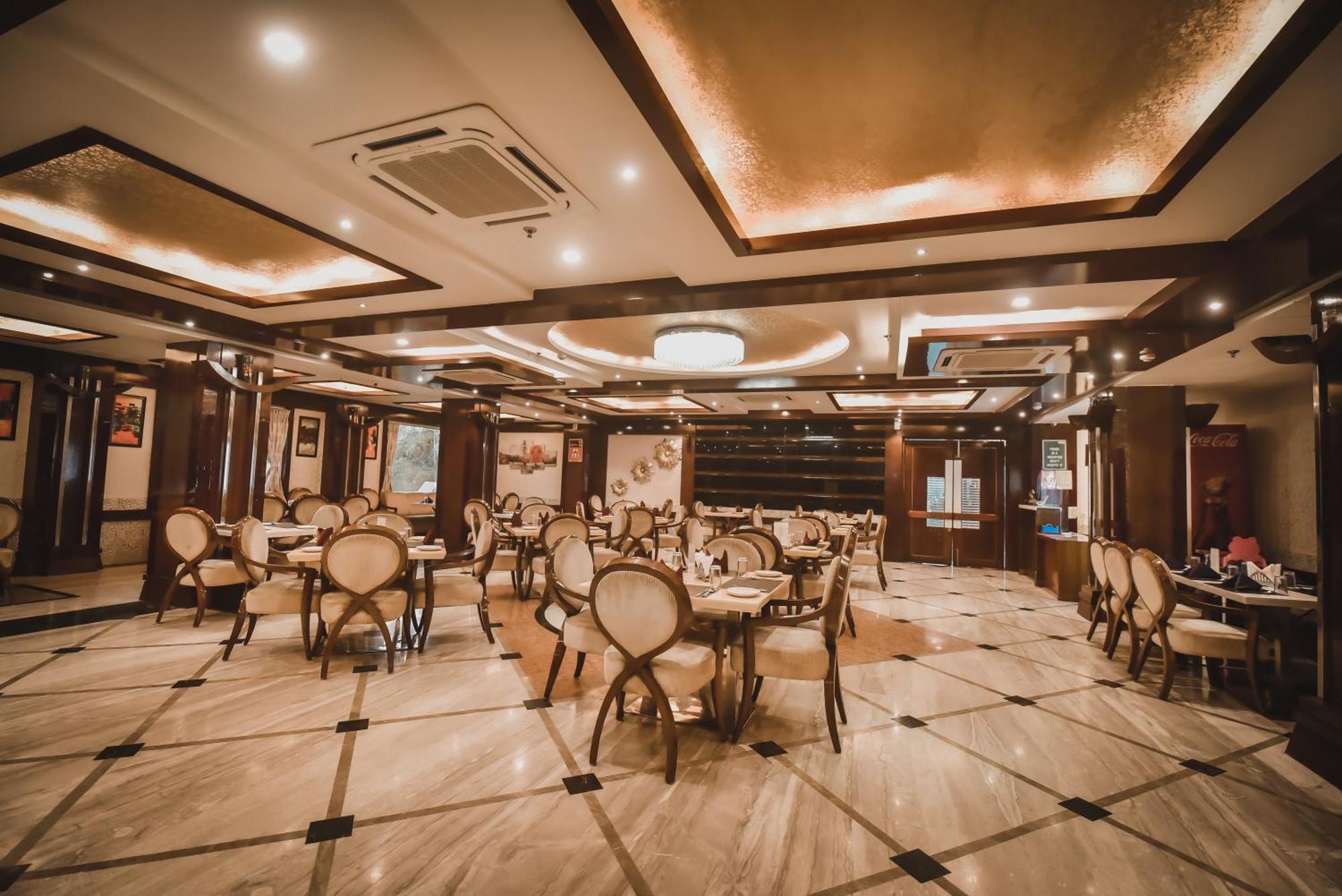 Konark Grand Hotel Mirzāpur Exteriör bild
