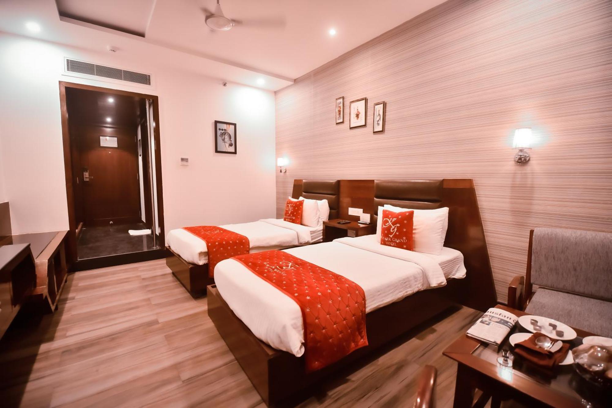 Konark Grand Hotel Mirzāpur Exteriör bild