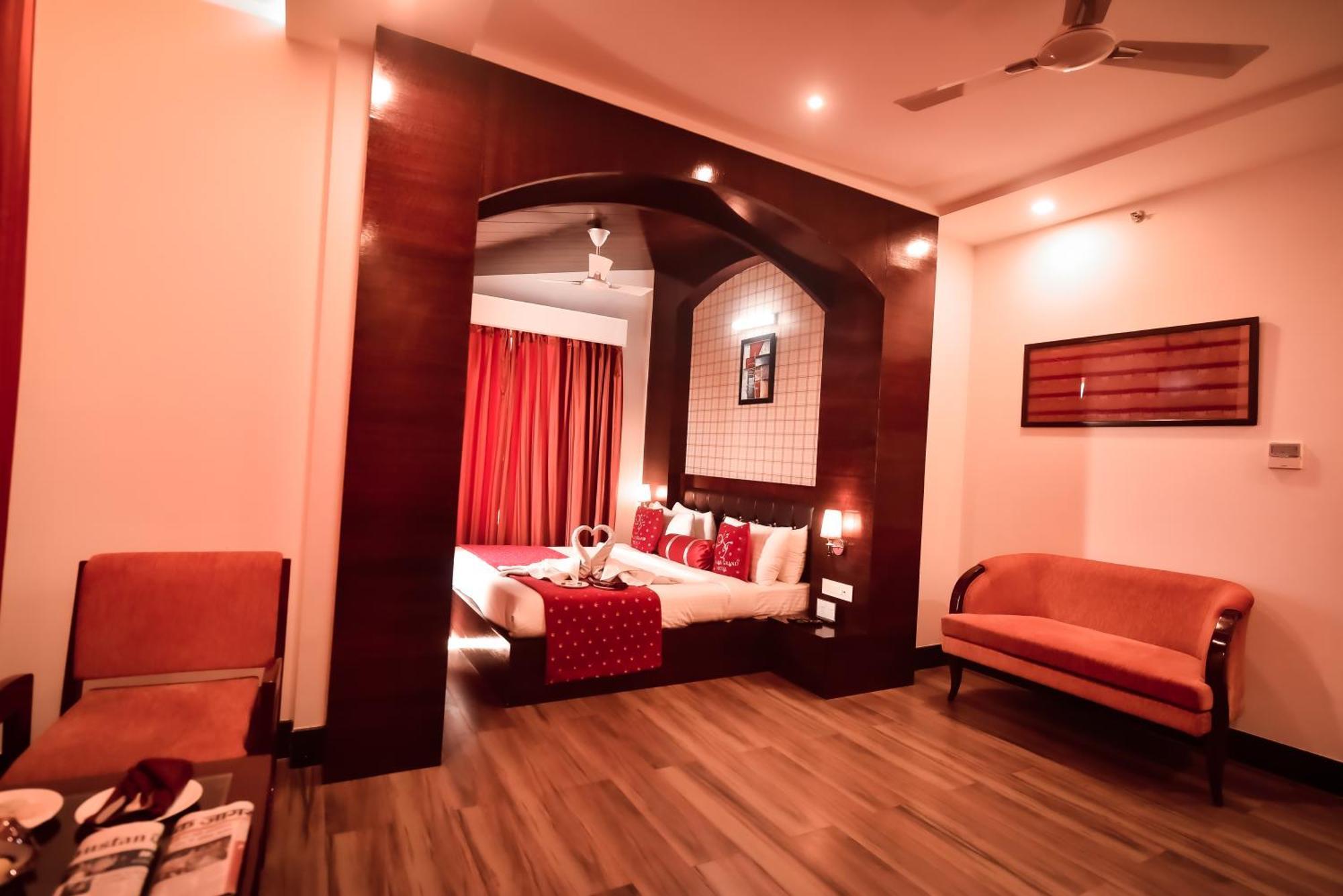 Konark Grand Hotel Mirzāpur Exteriör bild