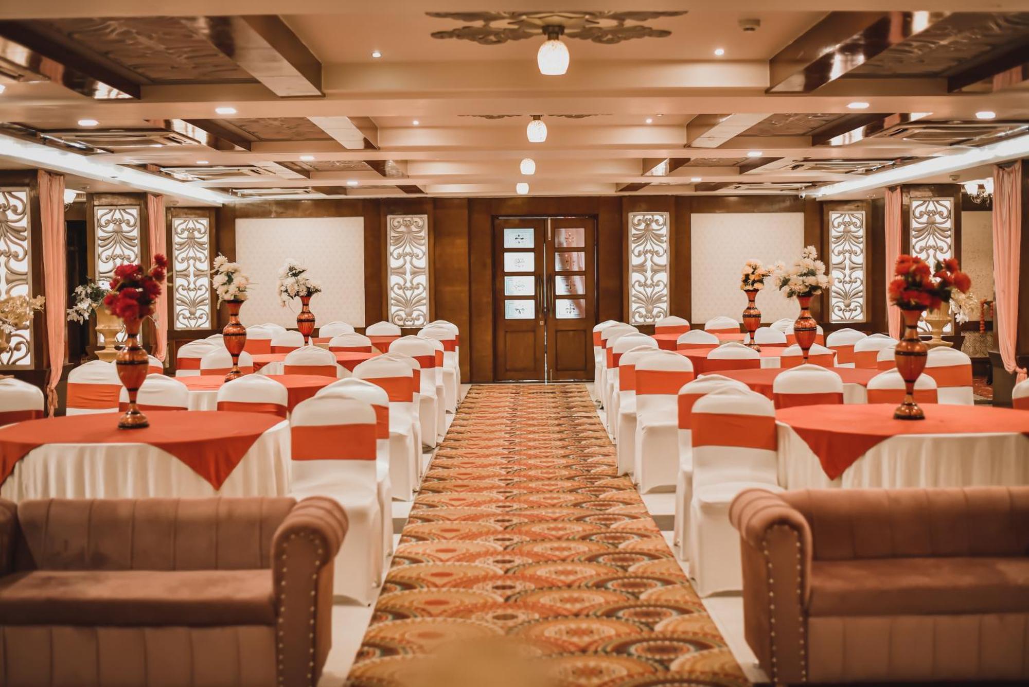 Konark Grand Hotel Mirzāpur Exteriör bild