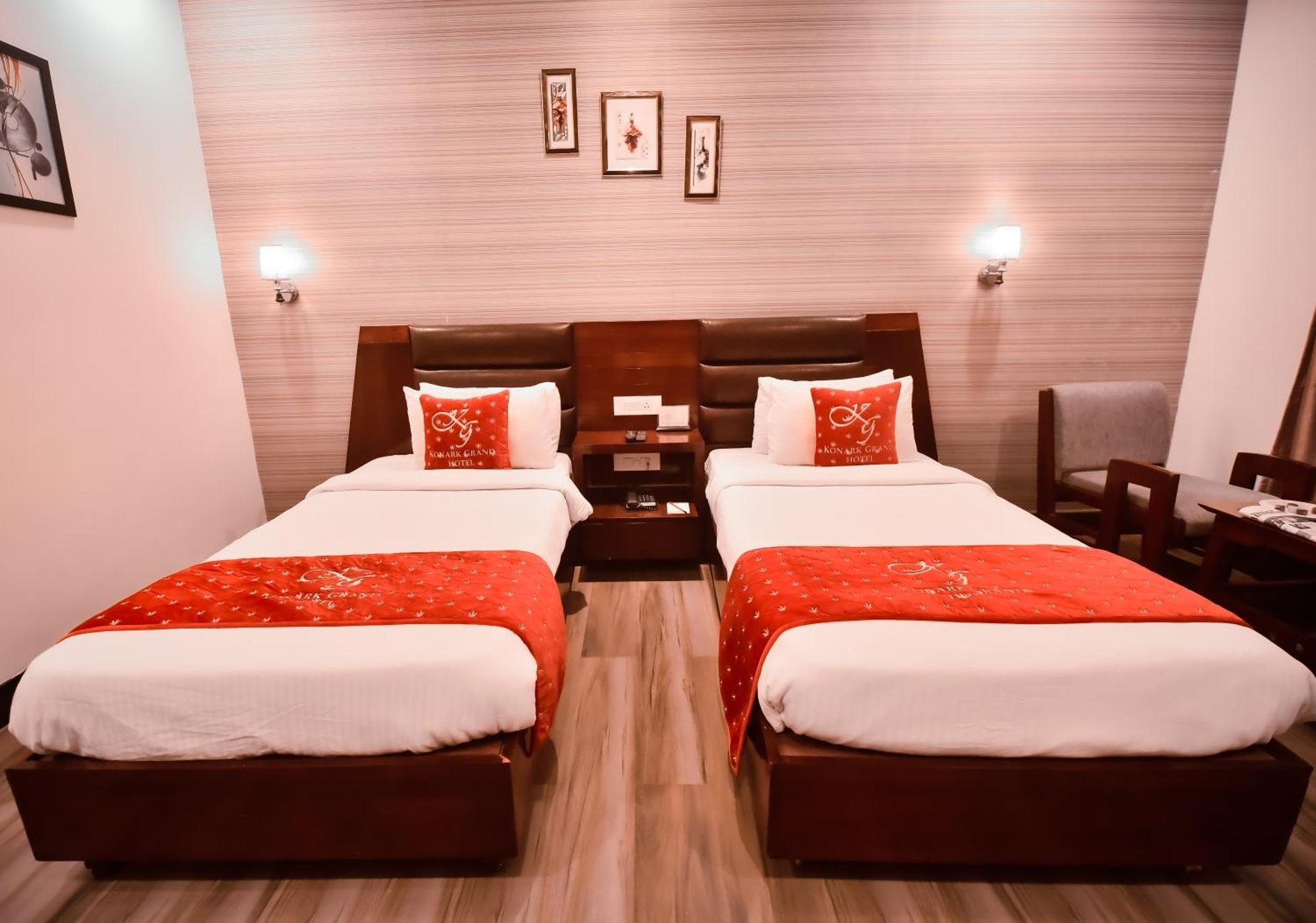 Konark Grand Hotel Mirzāpur Exteriör bild